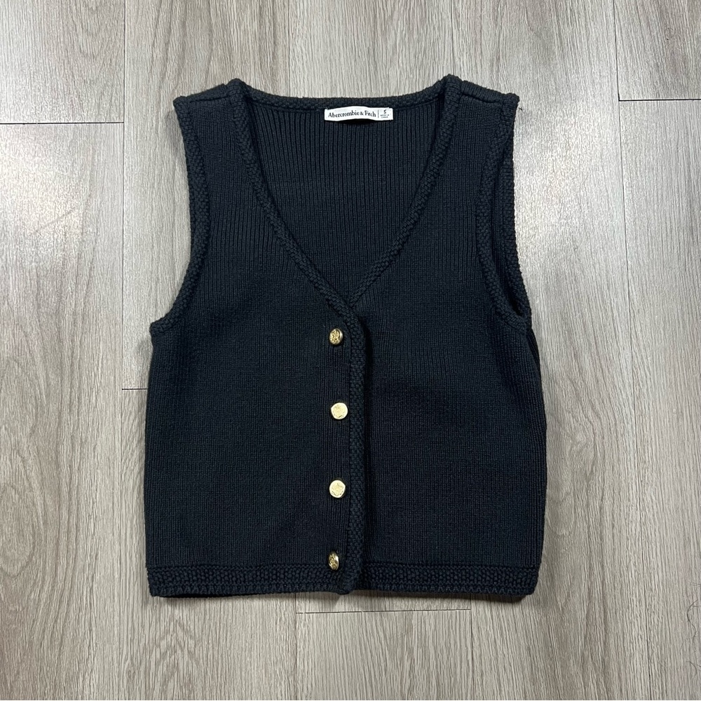 Abercrombie & Fitch Black Ribbed Knit Sweater Vest with Gold Buttons Size Small